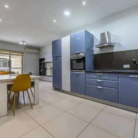 Modern 2 Bedroom Malta Daire *